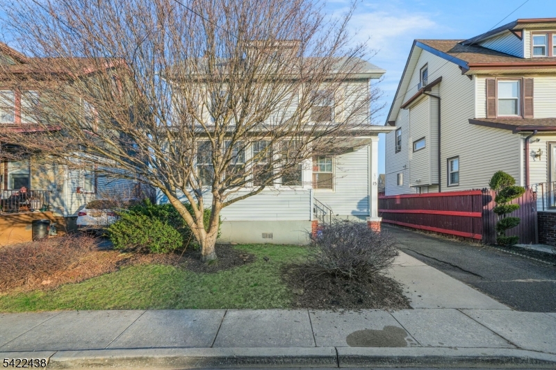 15 Donald Pl