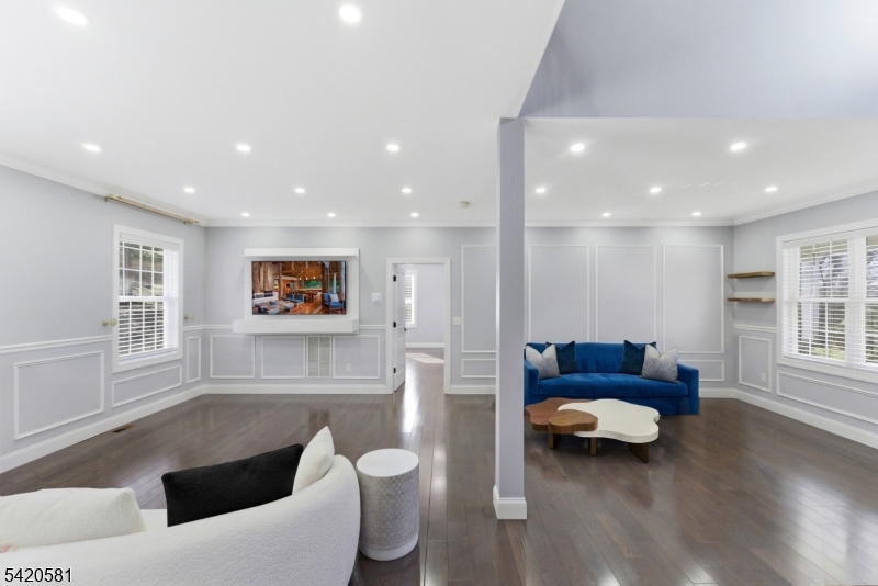 10 Hillside Ave