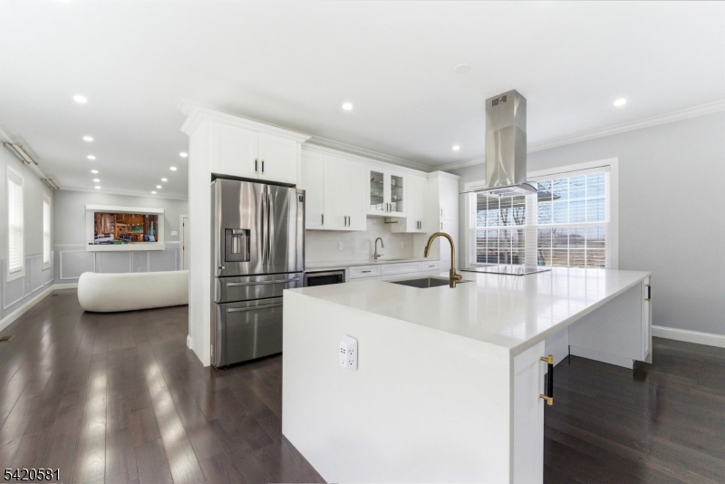 10 Hillside Ave