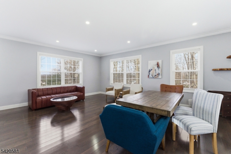 10 Hillside Ave