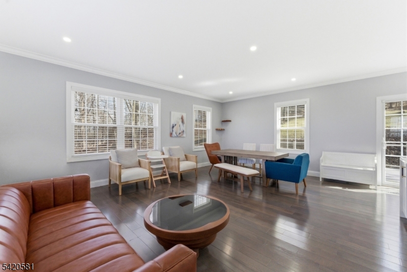 10 Hillside Ave