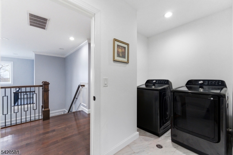 10 Hillside Ave