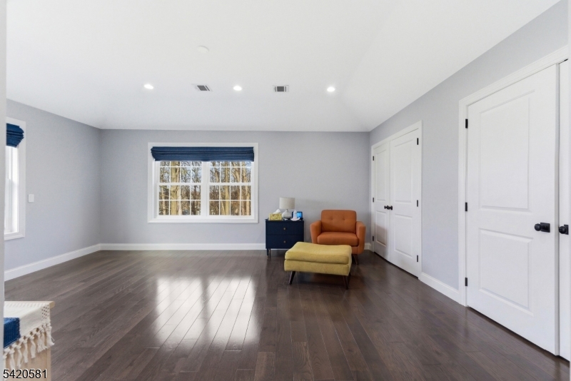 10 Hillside Ave