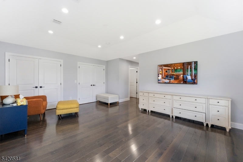 10 Hillside Ave