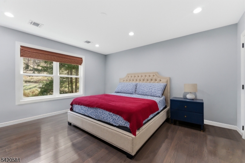 10 Hillside Ave