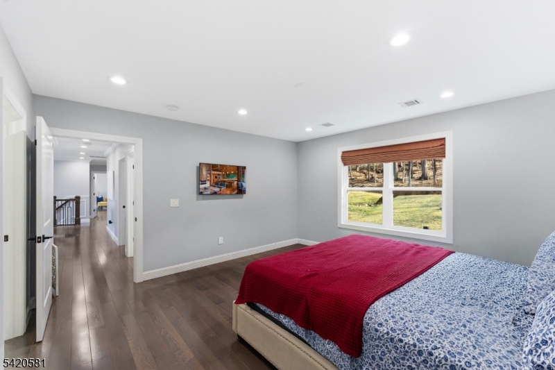 10 Hillside Ave
