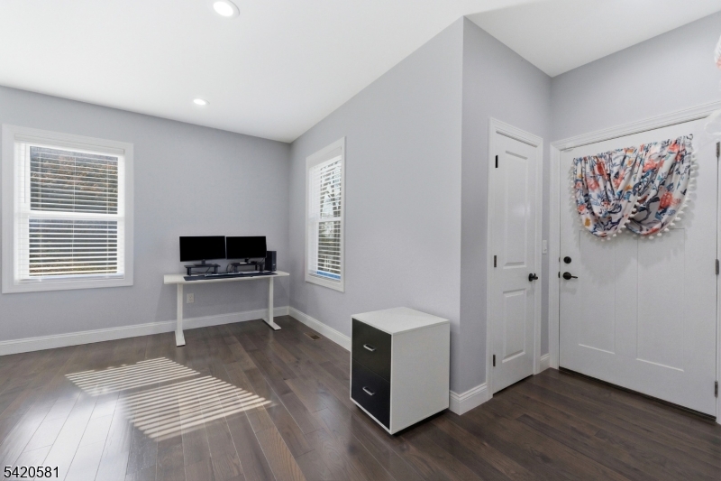 10 Hillside Ave