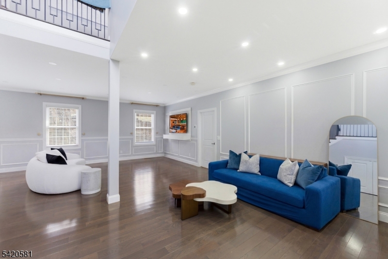 10 Hillside Ave