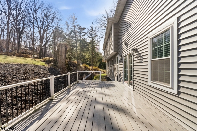 10 Hillside Ave