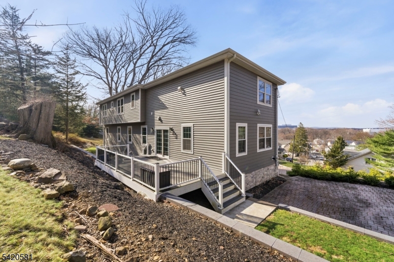 10 Hillside Ave