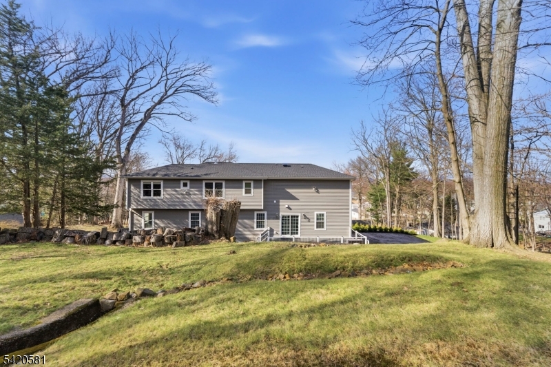 10 Hillside Ave