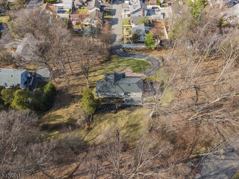 10 Hillside Ave