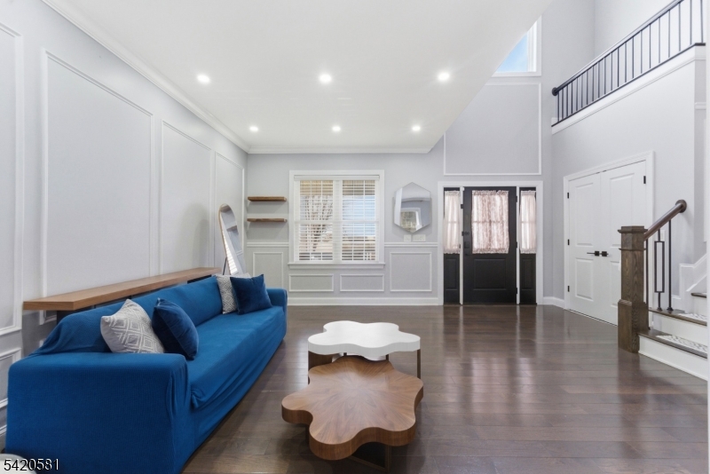 10 Hillside Ave