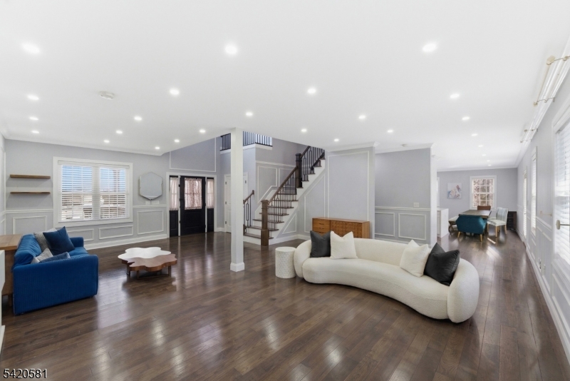10 Hillside Ave