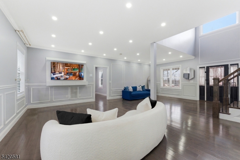 10 Hillside Ave