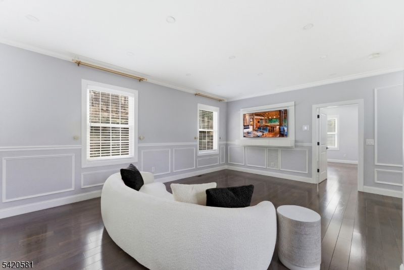 10 Hillside Ave
