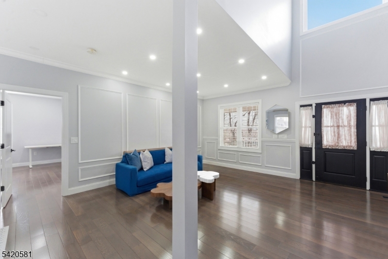 10 Hillside Ave