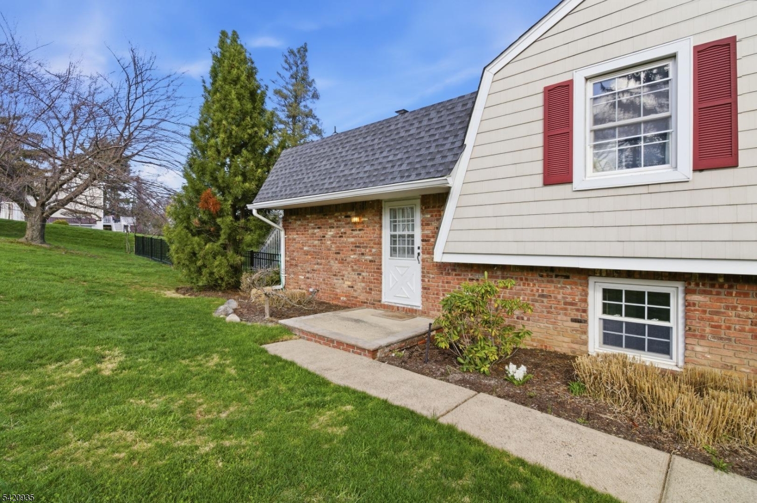 120 Carlough Rd