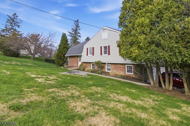 120 Carlough Rd