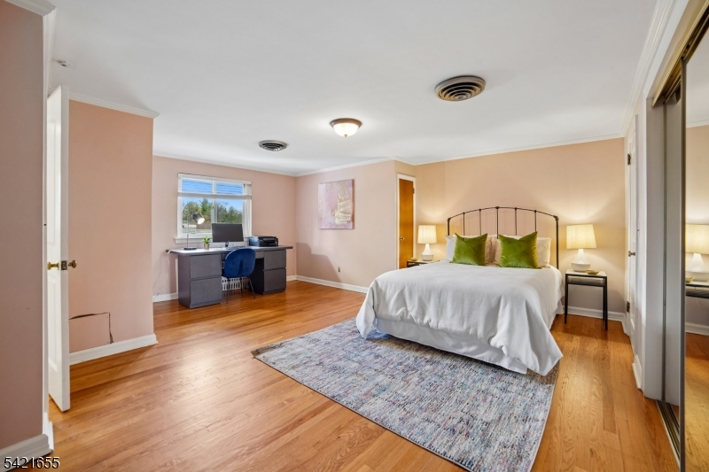 5 Witherspoon Rd
