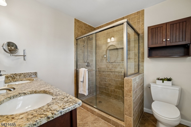 5 Witherspoon Rd