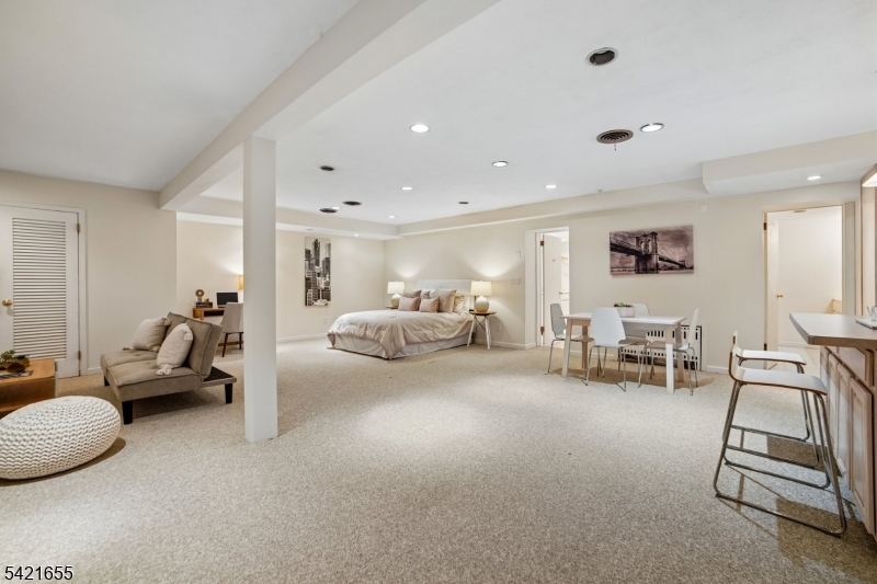 5 Witherspoon Rd