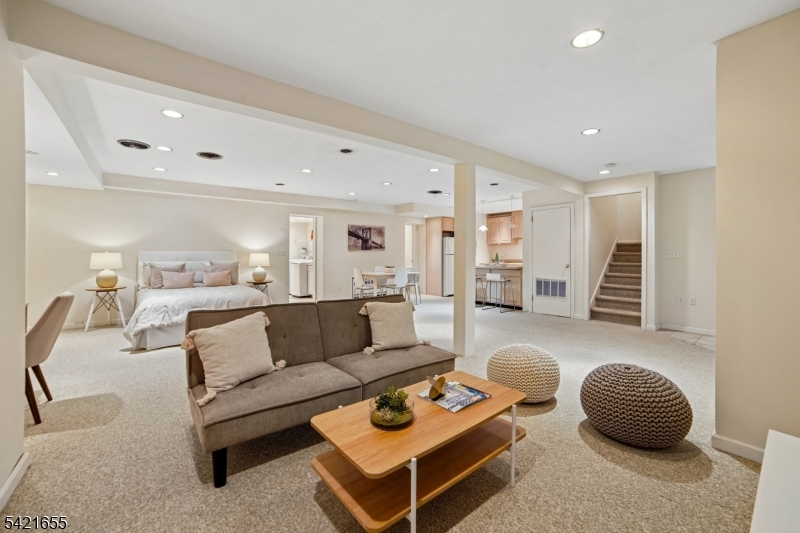 5 Witherspoon Rd