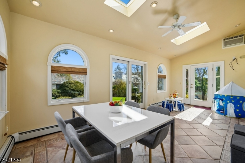 5 Witherspoon Rd