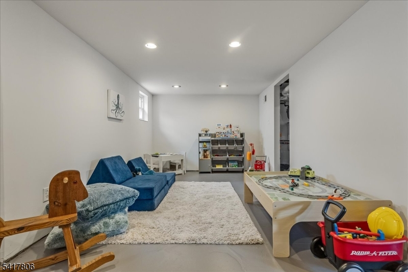 235 Waverly Pl