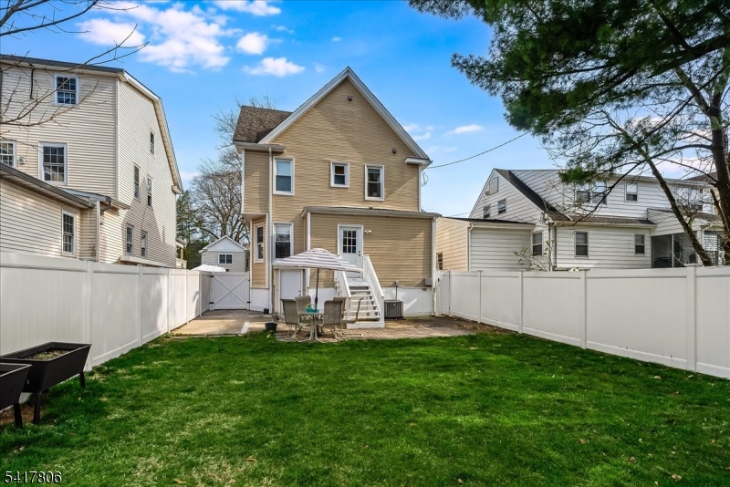 235 Waverly Pl