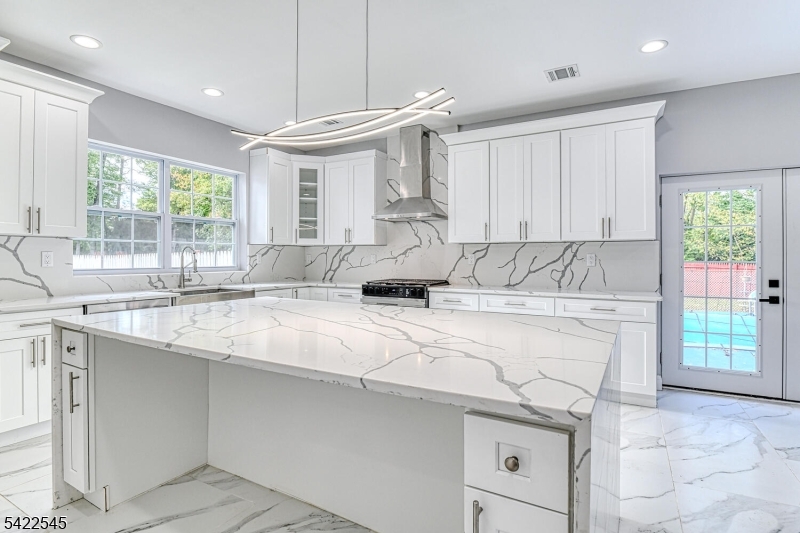 261 Apple Tree Ln