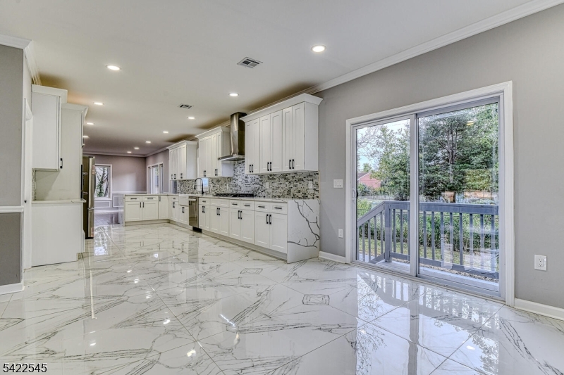 261 Apple Tree Ln