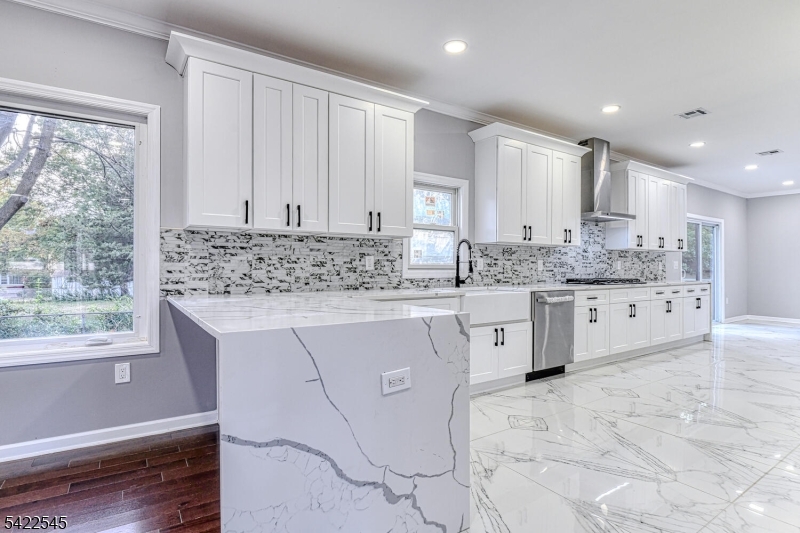 261 Apple Tree Ln