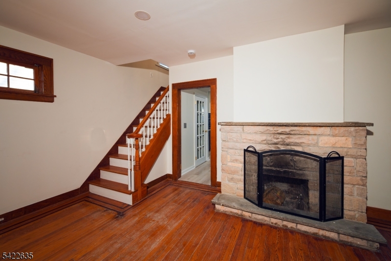 1149 Margaret St