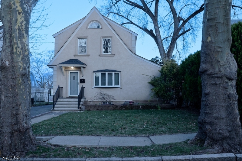 1149 Margaret St