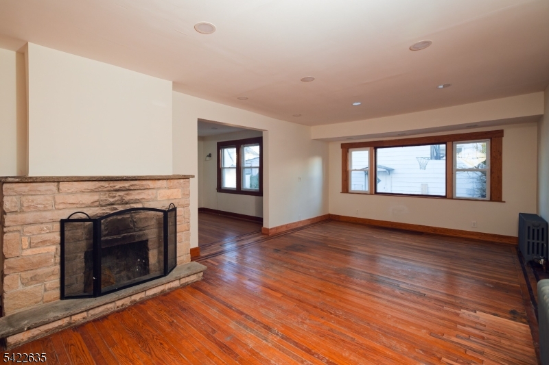 1149 Margaret St