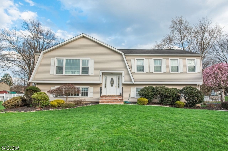 8 Cypress Ct