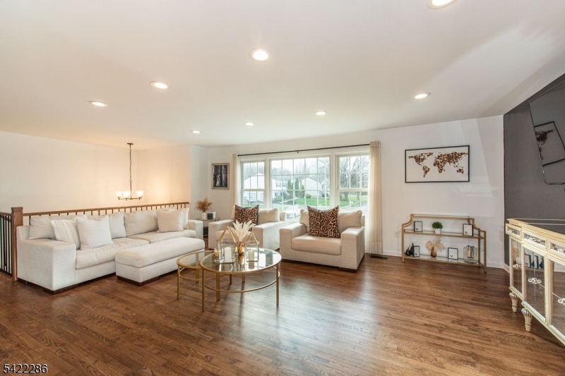 8 Cypress Ct