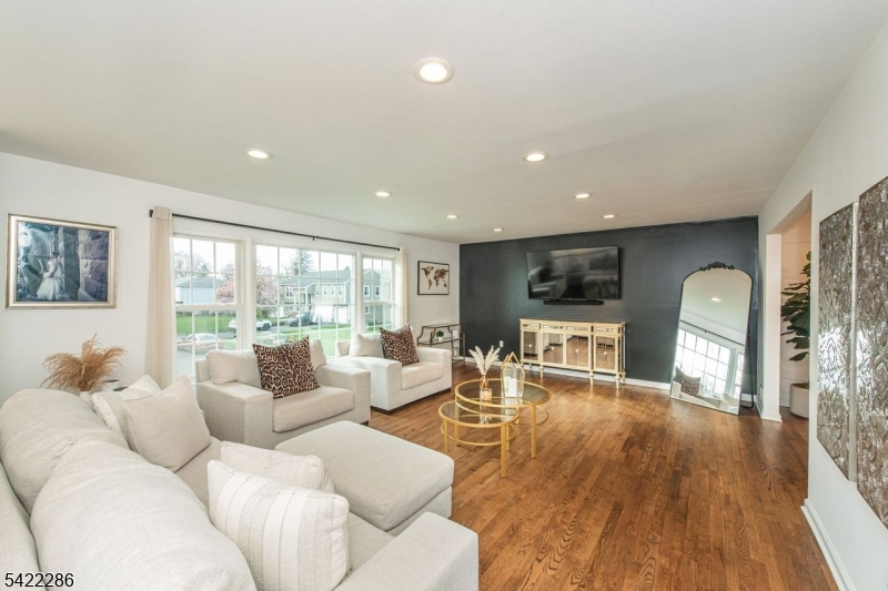 8 Cypress Ct