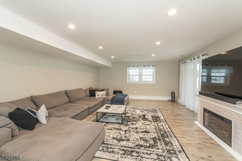 8 Cypress Ct