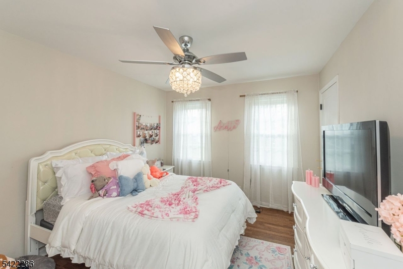 8 Cypress Ct