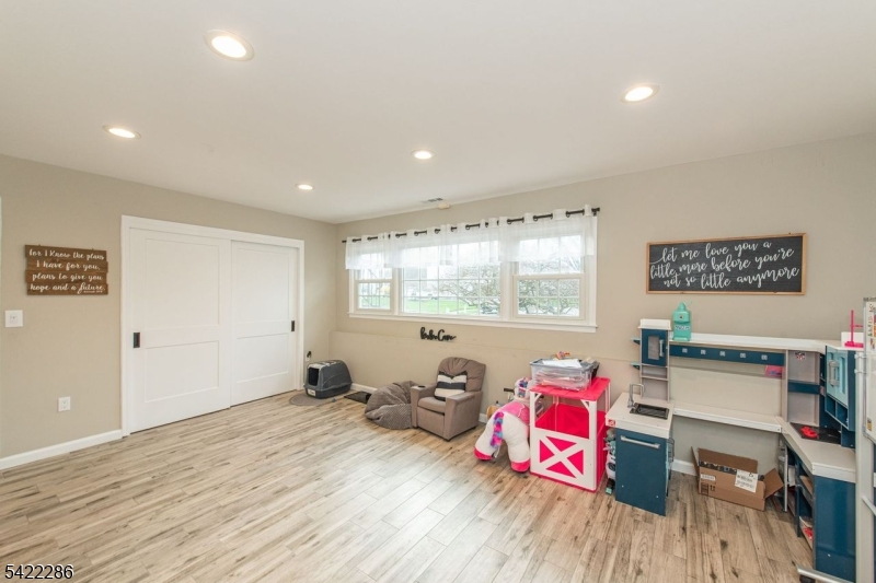 8 Cypress Ct