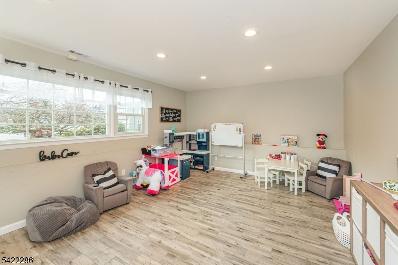 8 Cypress Ct