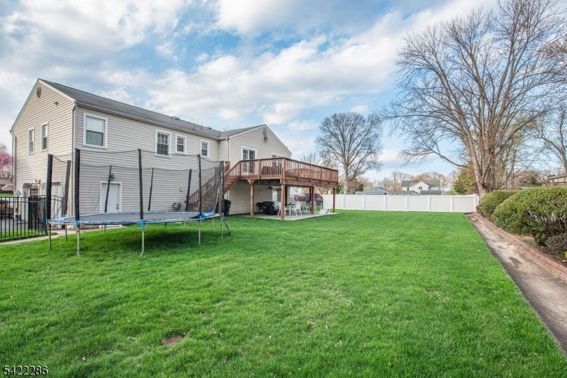 8 Cypress Ct
