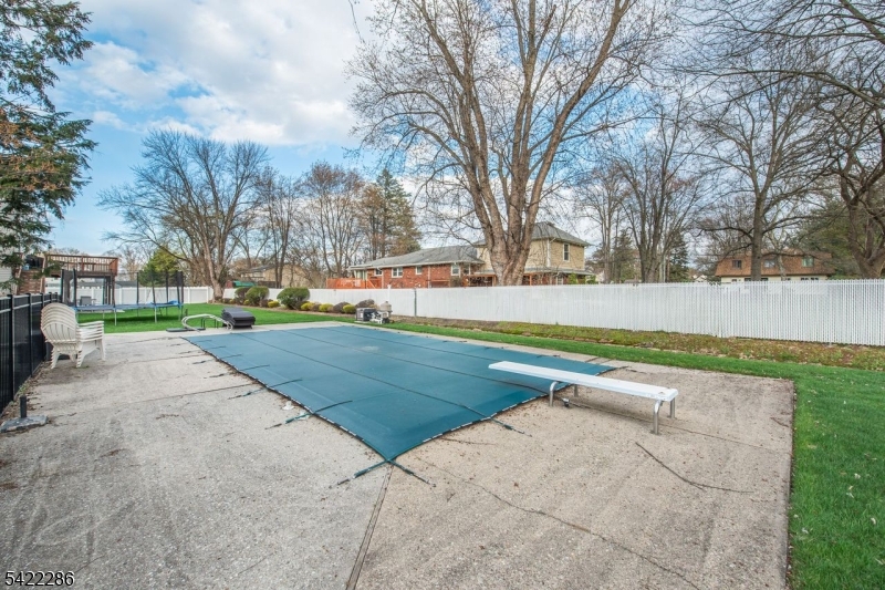 8 Cypress Ct