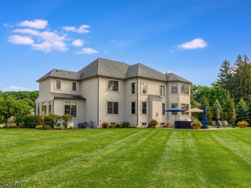 8 PHILHOWER COURT