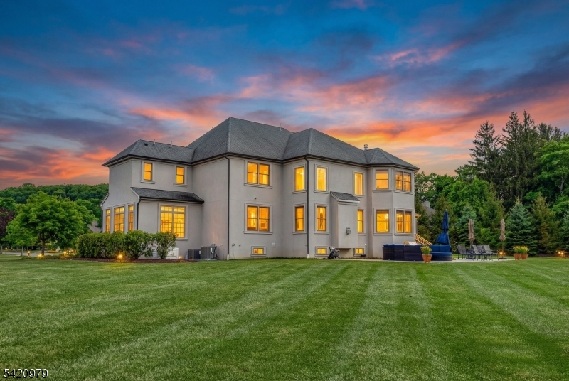 8 PHILHOWER COURT