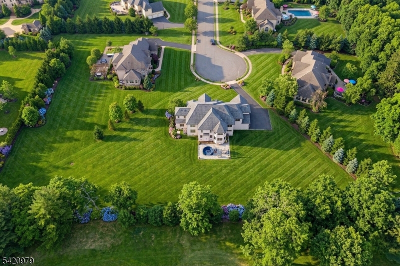 8 PHILHOWER COURT