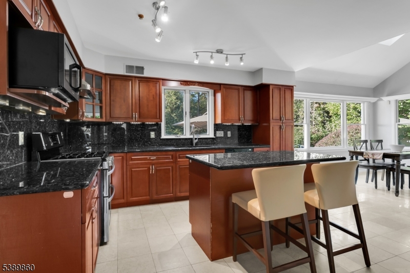 135 Woods End Dr