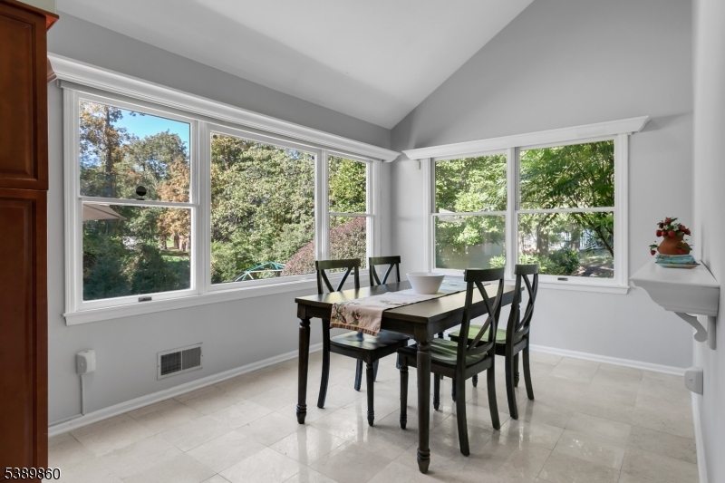 135 Woods End Dr